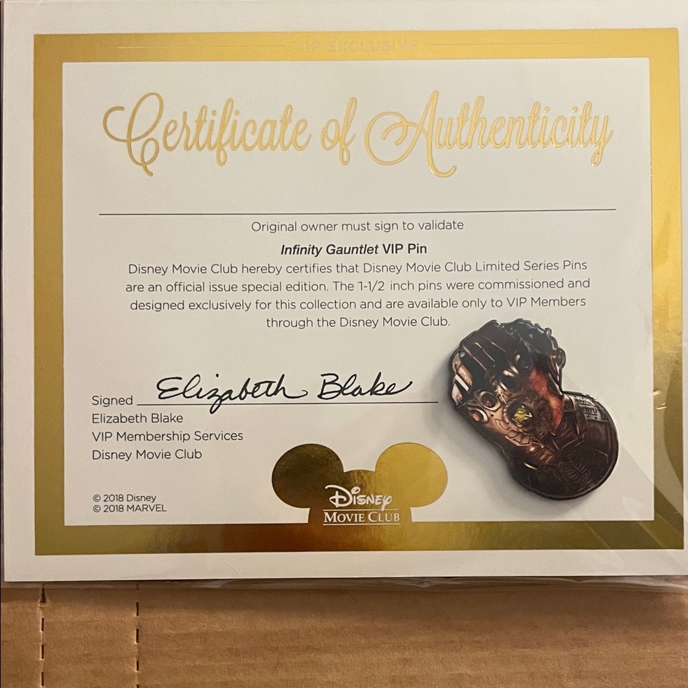 Disney Gold and Black Infinity Gauntlet VIP Pin new